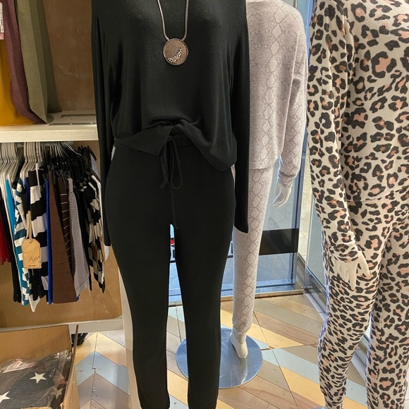 Sale  🎈🎈NWTs All black lounge set /jogger set - Picture 5 of 12